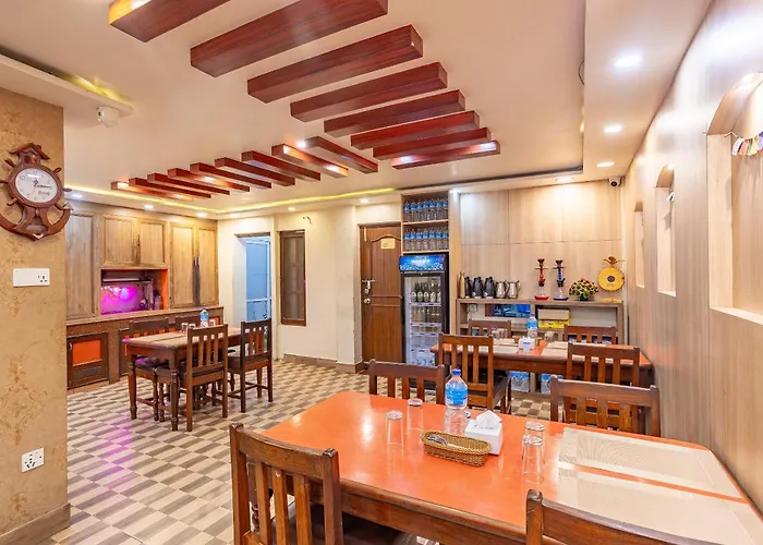 Oyo 821 Gauri Hotel *